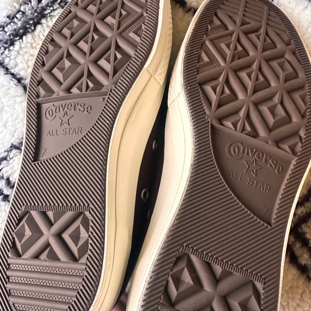 ⚪️🟤 Converse Hightop - Picture 7 of 7